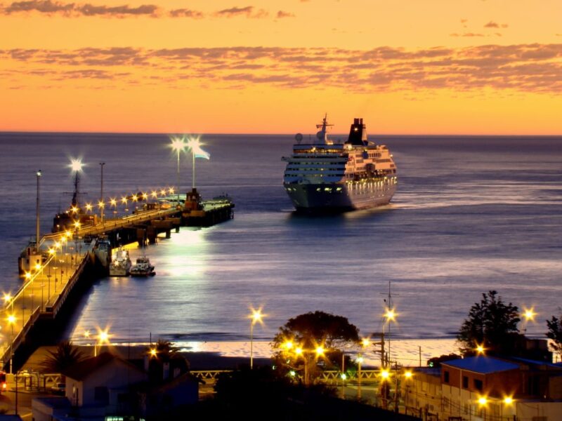 Cruceros en el puerto de Puerto Madryn, Chubut