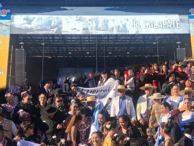 Bailarines de folclore en Calafate Baila, El Calafate