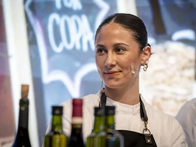 La pastelera Ivonne Pervanas, de Don Costa Pastelería de Chos Malal, con sus preparaciones con piñón del Alto Neuquén