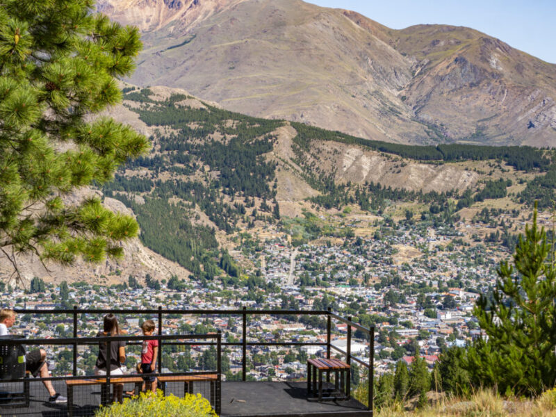 Vista panorámica de Esquel y la cordillera desde un mirador