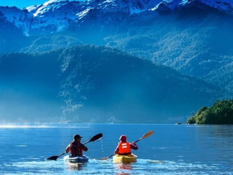 Kayak en un río patagónico, imagen ilustrativa de la travesía de los Andes al Atlántico