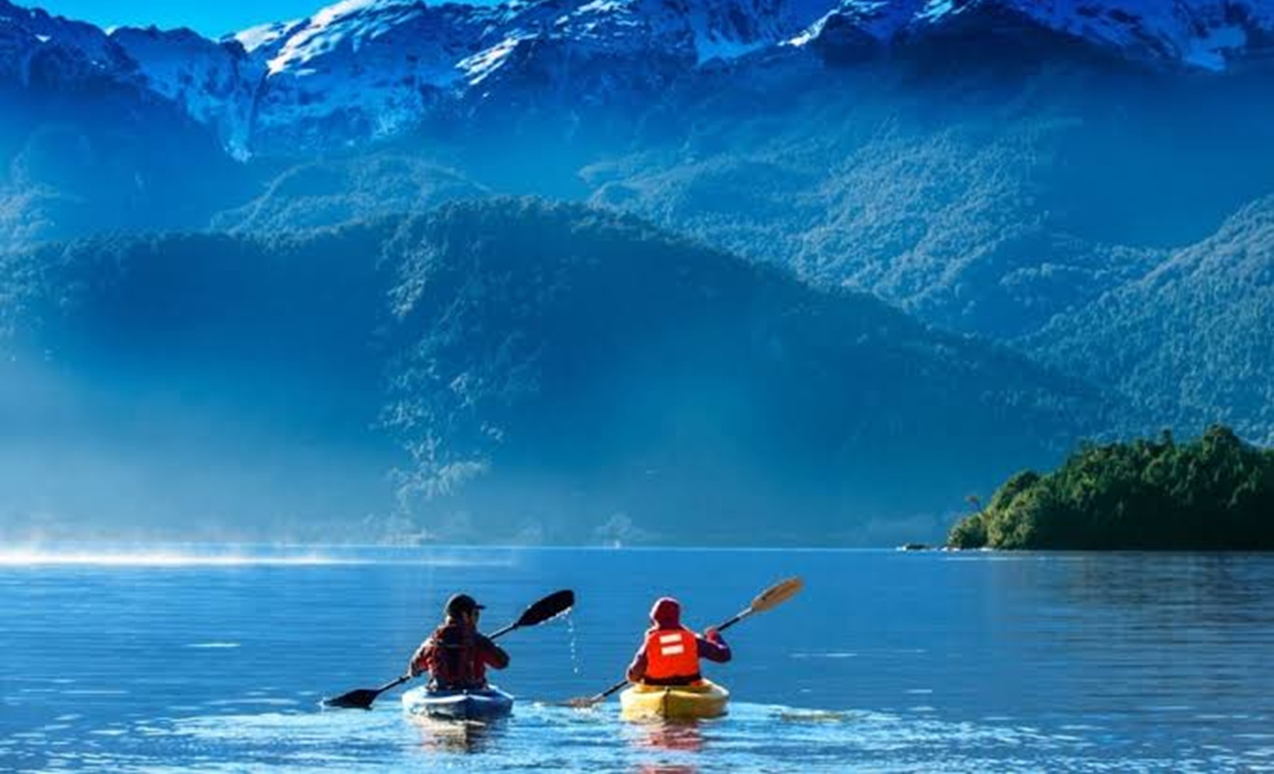 Kayak en un río patagónico, imagen ilustrativa de la travesía de los Andes al Atlántico