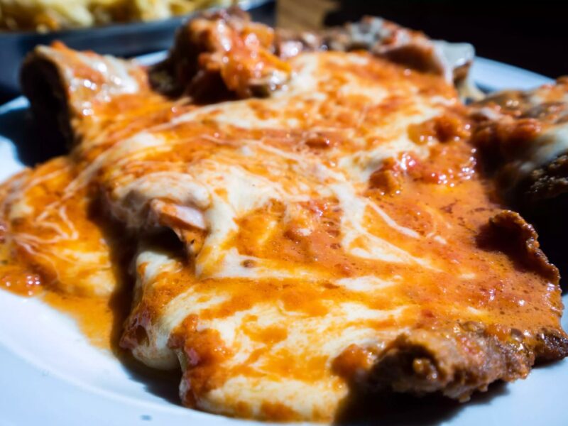 Milanesa napolitana gratinada de La Fonda del Tío, Bariloche