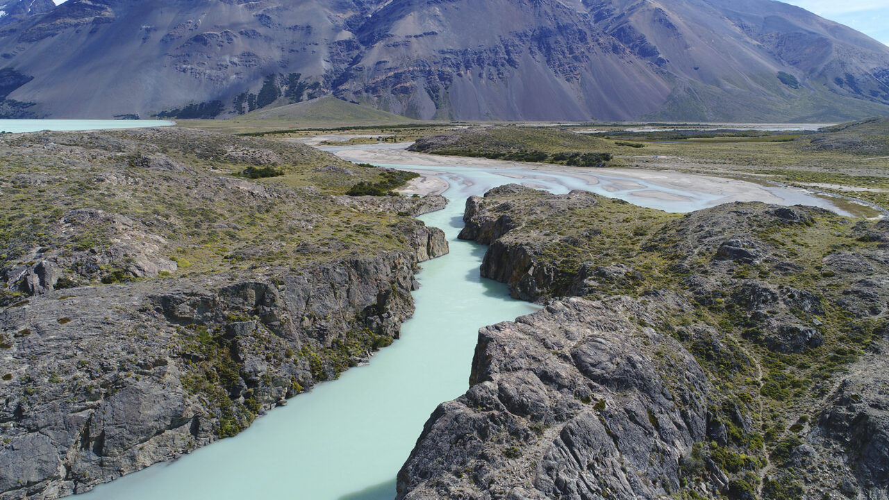 Lagos y montañas del Parque Nacional Perito Moreno en Santa Cruz