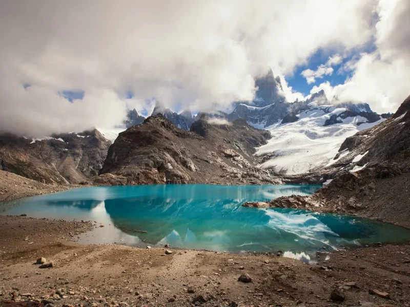 Laguna de los Tres y el cerro Fitz Roy, tapa de la revista digital Patagonia Magazine