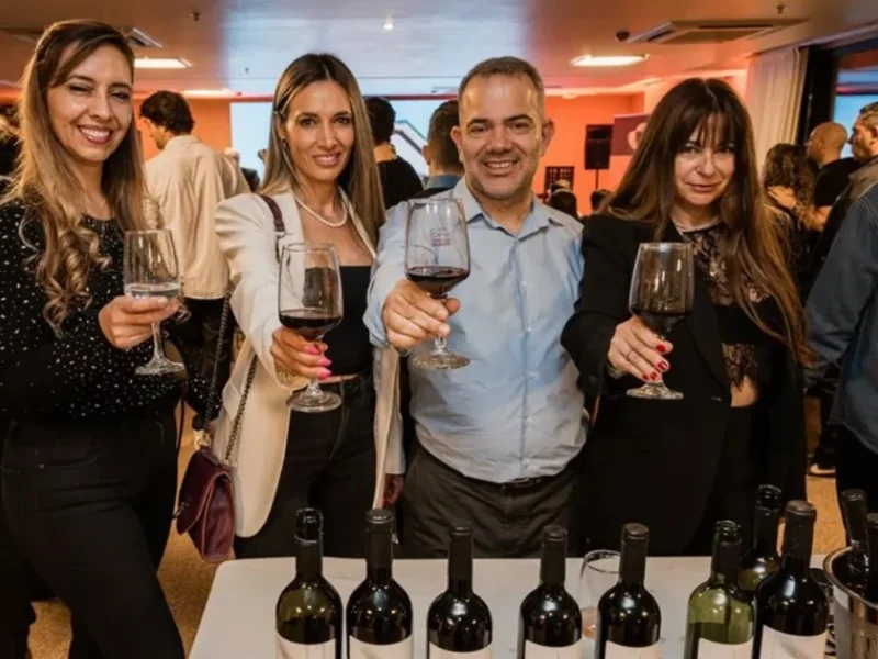 Degustación de vinos patagónicos en Vino a la Montaña, San Martín de los Andes