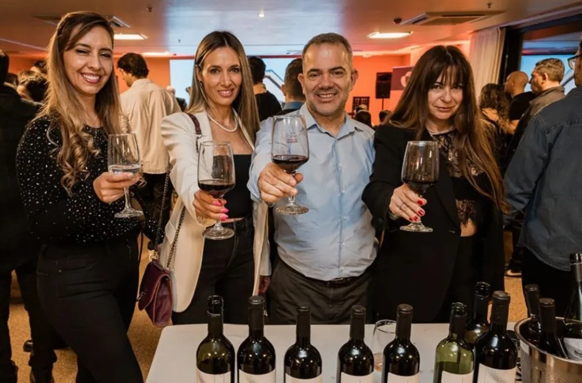 Degustación de vinos patagónicos en Vino a la Montaña, San Martín de los Andes